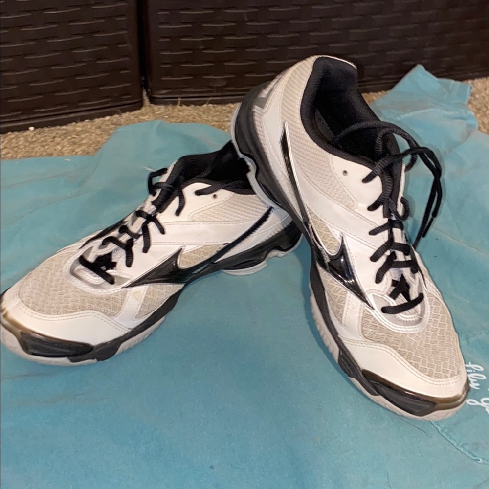 Volleyball shoes
